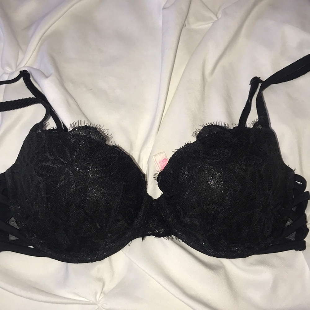 Black push up bra